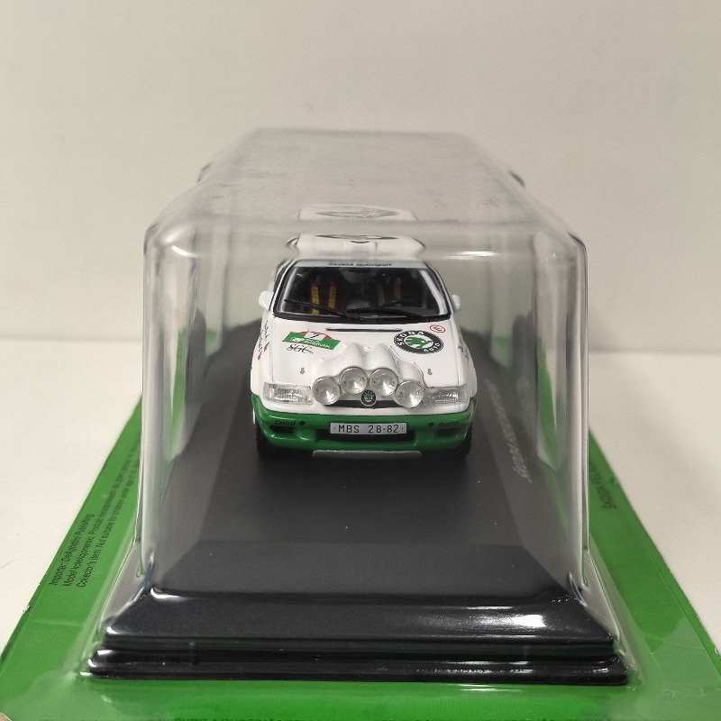 Diecast IXO 1:43 Scale SKODA F - Model Kit Cars ulasan dan harga